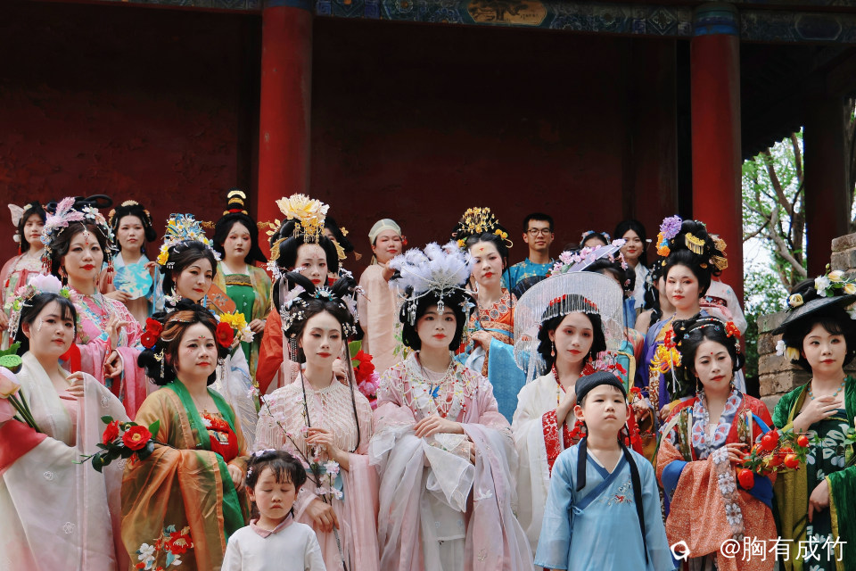 宋城墙汉服人像 (6).jpg