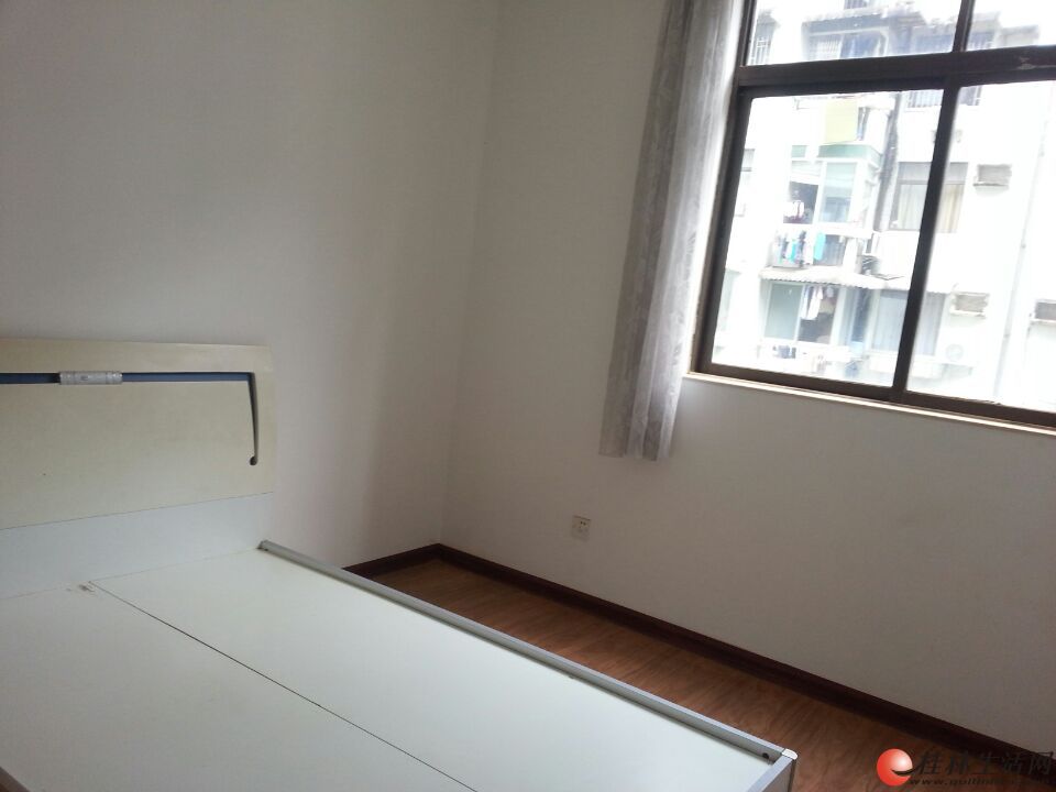 888  �ͼ۳�����˰�����ǻ�԰	221	4F/8F	78�O	��װ			46�� 	������    Ψһס��