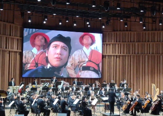 中国电影乐团“饮歌·香港电影音乐会”在漓江歌剧院奏响