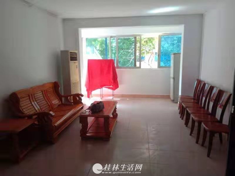 𽶫С�� 2��1��1��   80ƽ��  1400Ԫ  �ϱ�����  ��ͨסլ