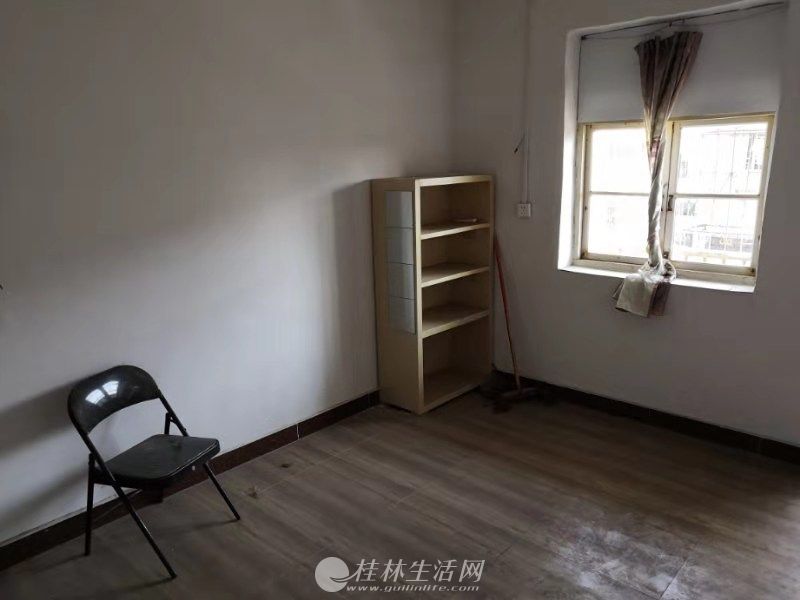 ���ۣ���Ⱥѧ����Ⱥ�����Ա�̫ƽ·7¥��¥45ƽ53���װ1996�꽨1��1��