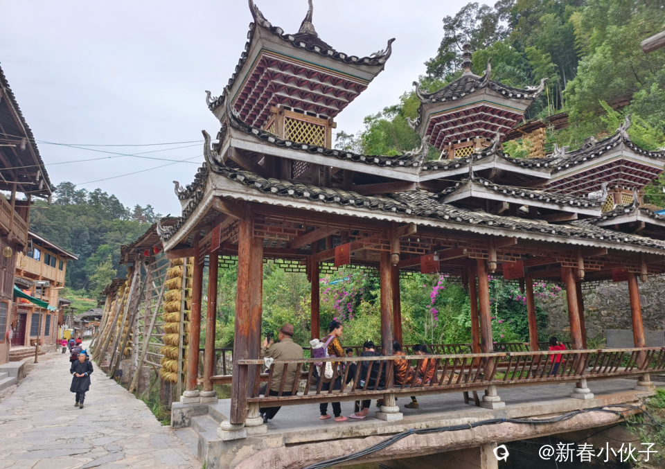 村寨风雨桥，遮风避雨，聊天娱乐
