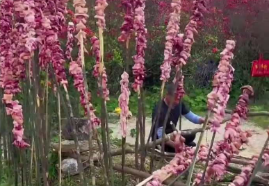 “谁敢相信我还没一只羊肉串高”