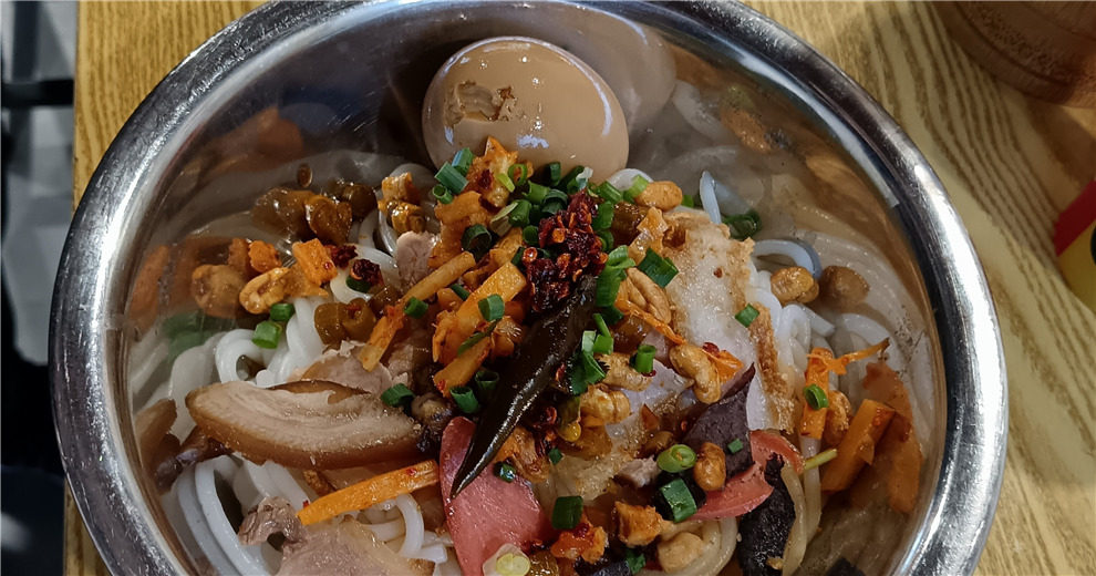 桂林传统生活：嗦米粉、扯大二、认狗肉