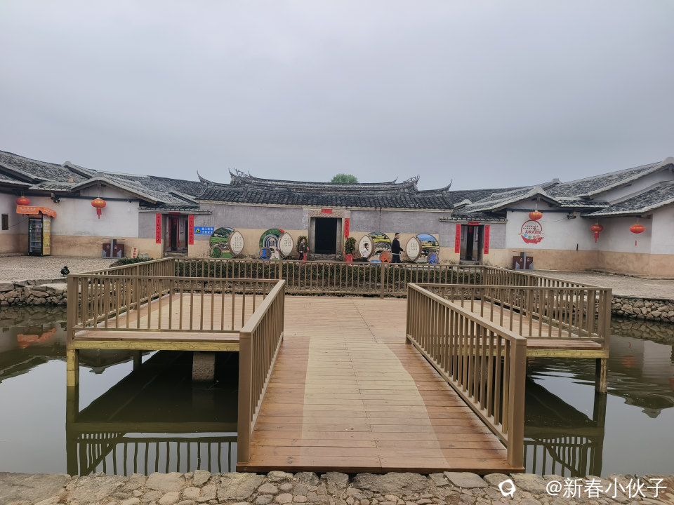 围龙屋里面的鱼塘