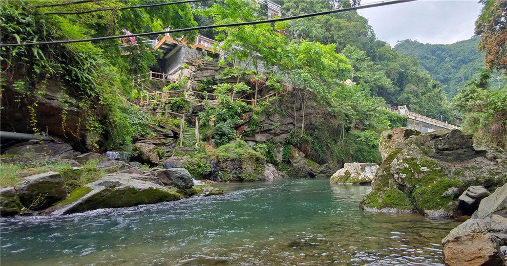 夏天就是要玩水呀，解鎖龍勝溫泉新玩法