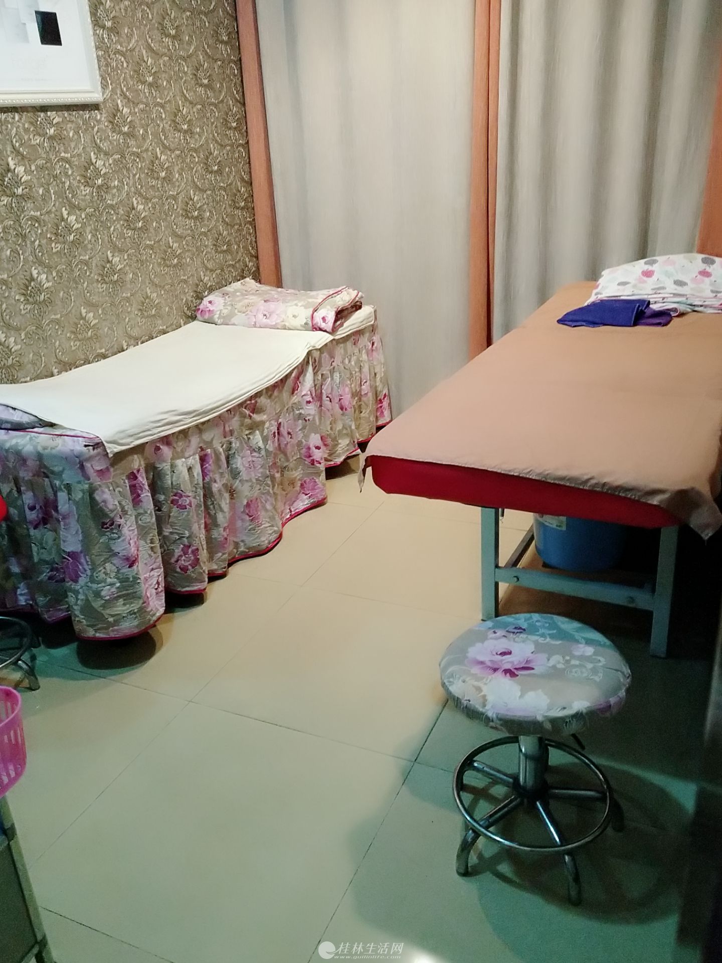 ����·�˲��г����浱��һ¥����Ժת�� ��Ա��