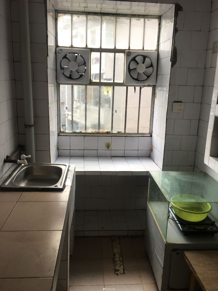 ���ۣ���ɽѧ������·���ֶ�¥��4¥61ƽ38���װ1996�꽨2��1��