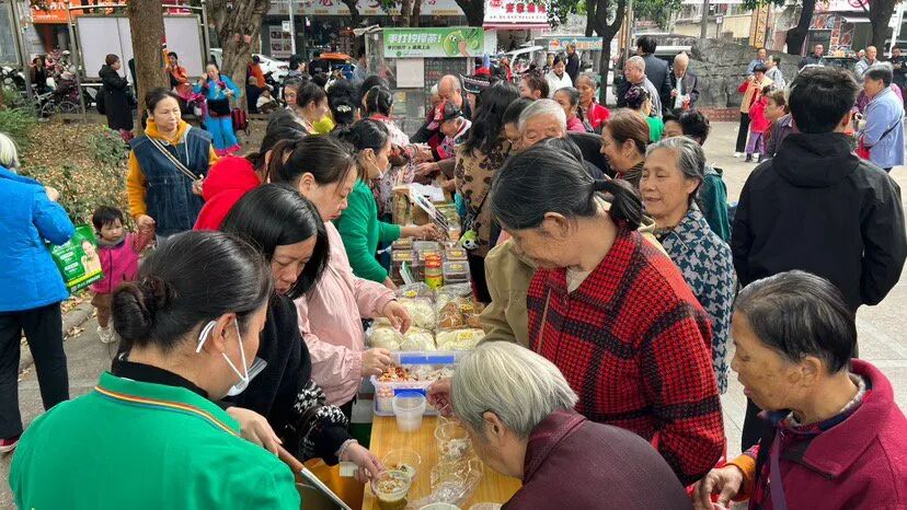 桂林施家园社区举办首届传统美食节