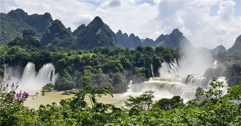 德天瀑布：一瀑跨兩國，壯景冠亞洲
