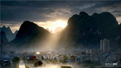 题荔浦睡美人山：马岭钟灵秀悠然卧美人