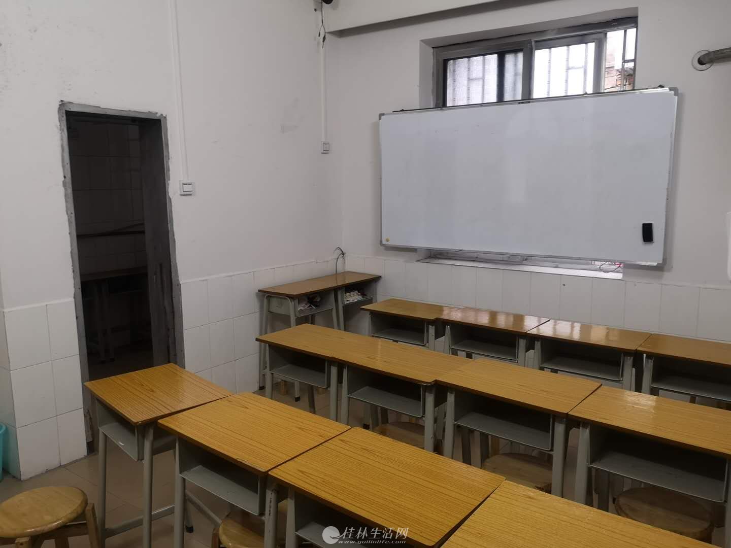 A �ź�Сѧѧ���� �������װ3�� ��40ƽ��Ժ  ����98��