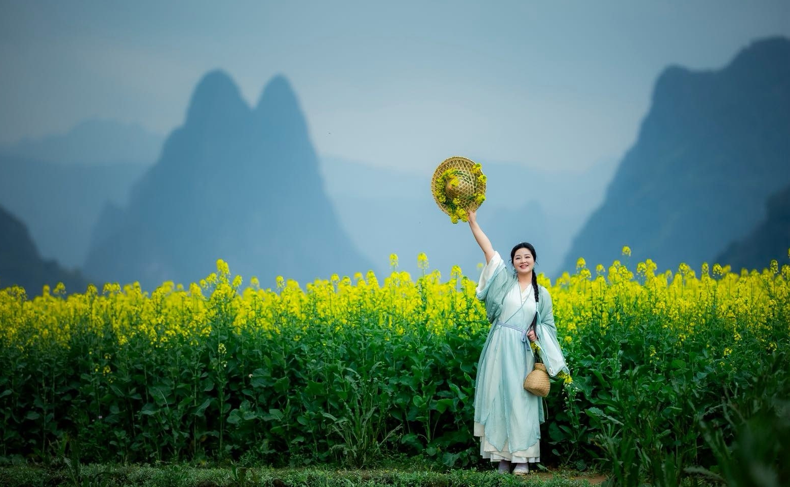 在金鸡河拍了一组油菜花