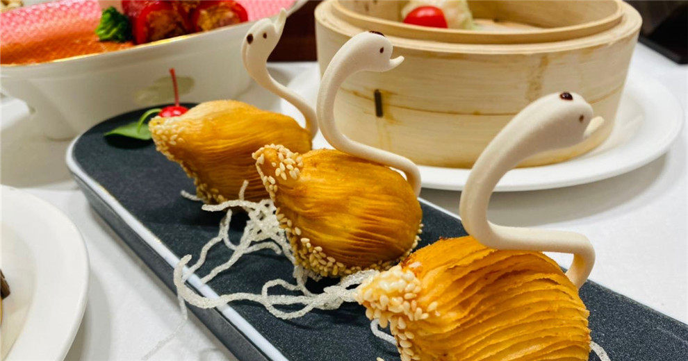 周末惬意时光，一家人去品尝美味早茶