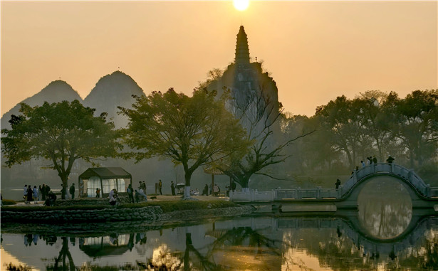 暮冬桂林塔山观日落