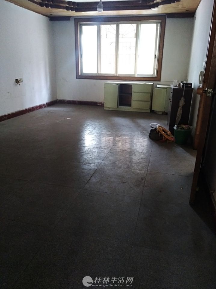 ���ֱ�վ�콭���� ���³� ��װδ��ס��ʽ¥��¶̨�����ⷿ 280��