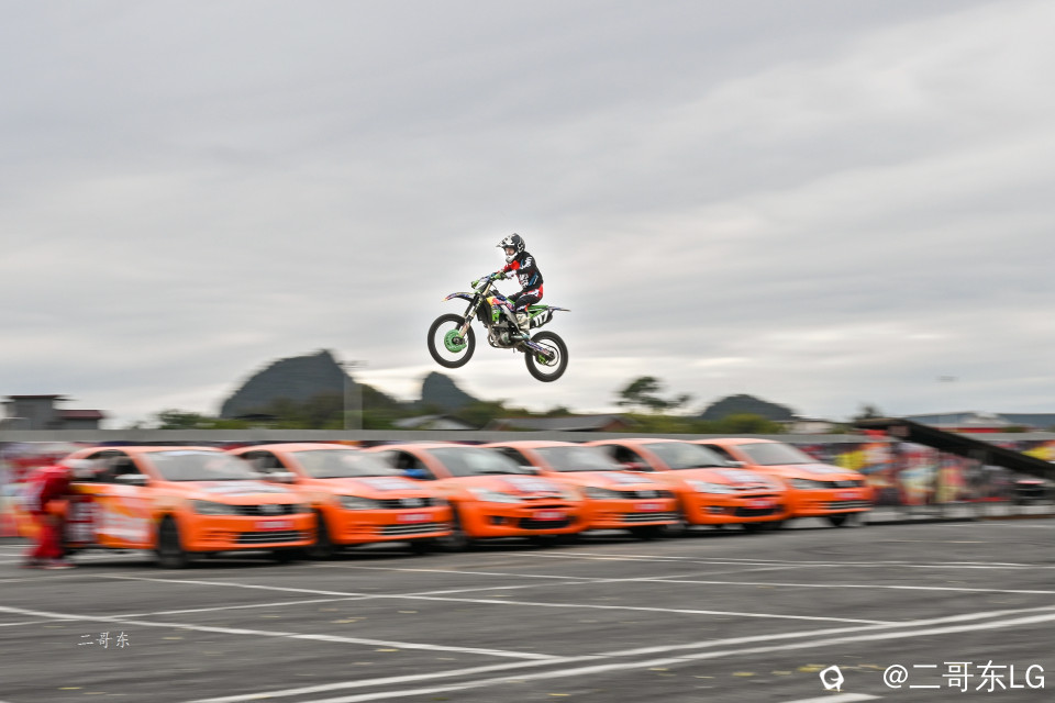 超华特技飞车秀 (4).jpg