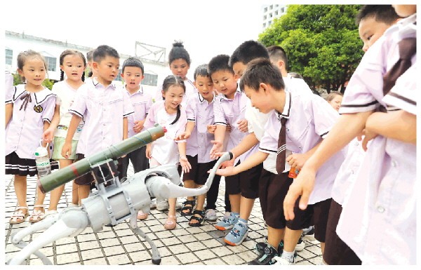 校园里的国防课：在互动体验中点燃强国梦想