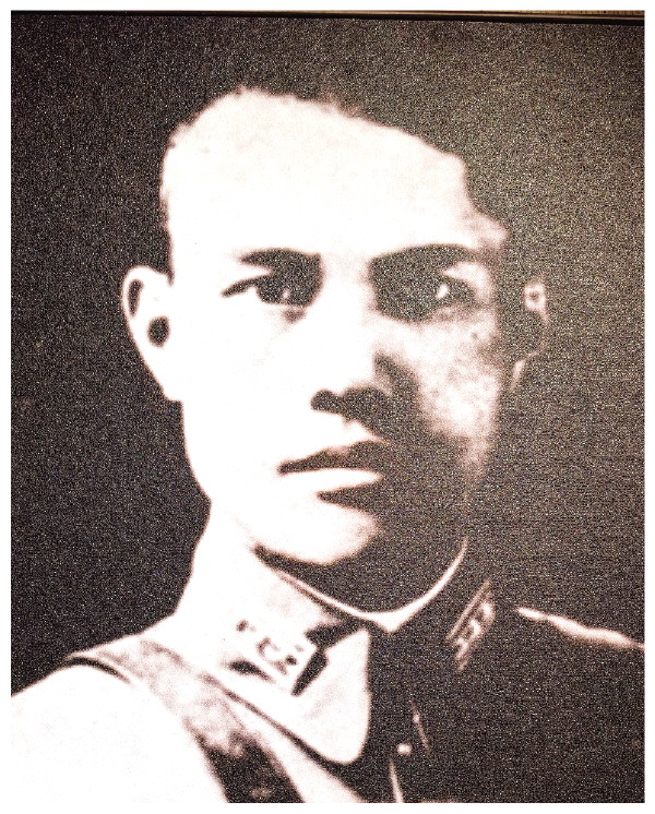 “铁血将军”吕旃蒙： “当此国难时，与城共存亡！”