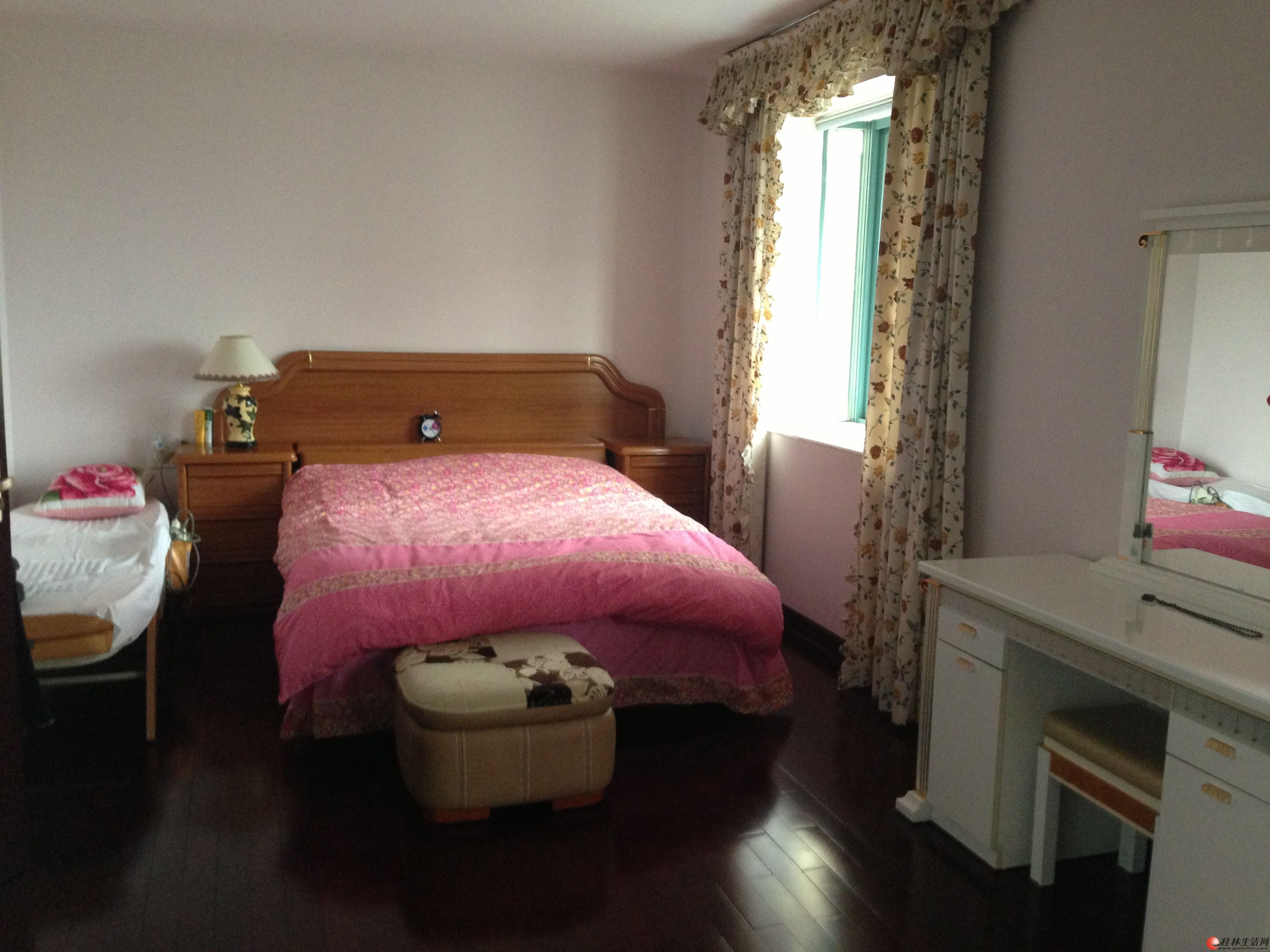 ��ɽС��һ�߽�����¥��ʽ186�O���ķ� ����90�O�����¶̨ �ͺ���װ�� ����