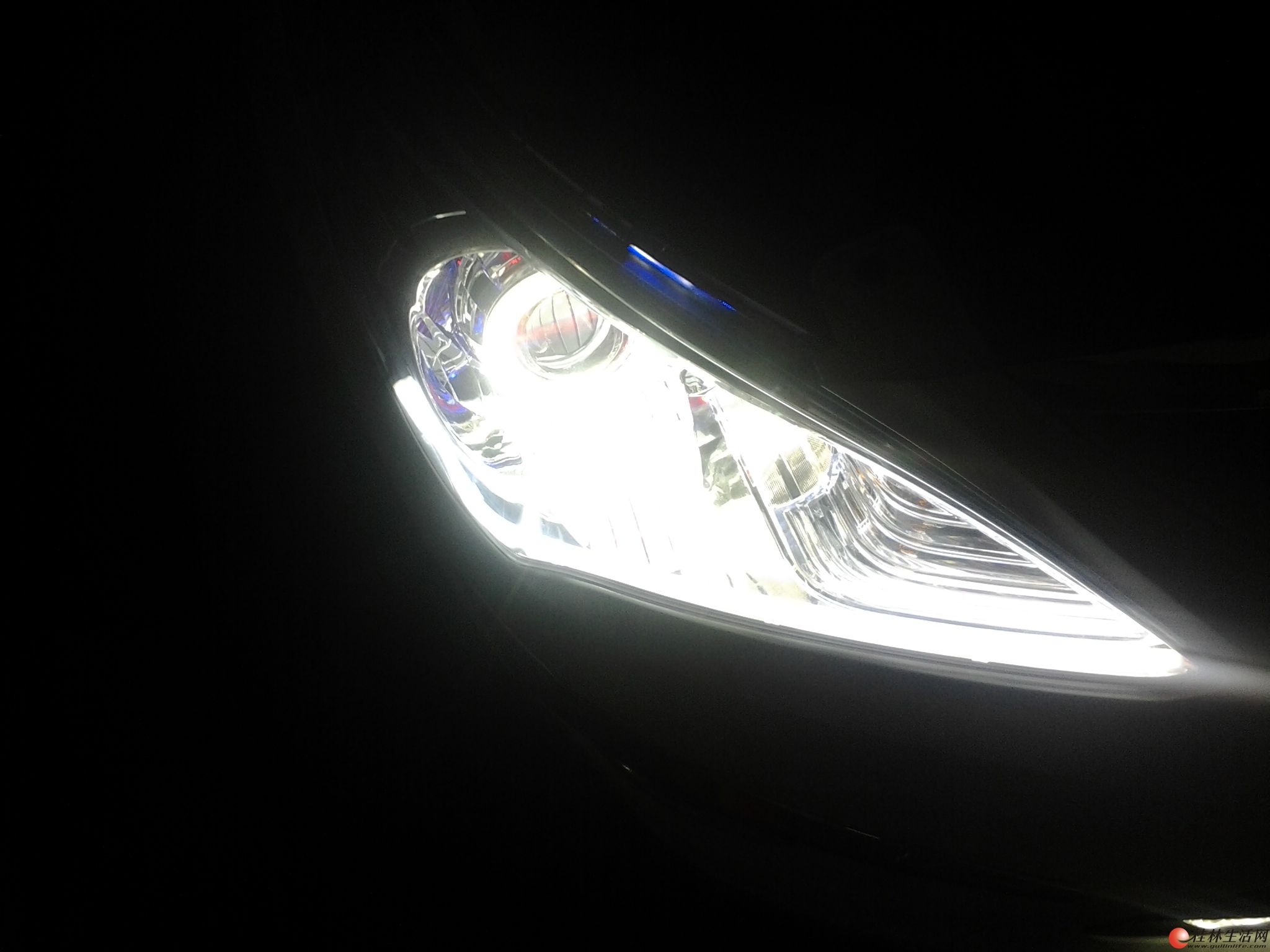 ����ԭ��Q5������˫��͸������ʹ�ۣ���ħ��