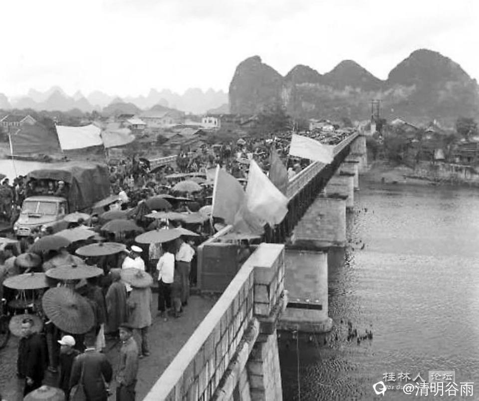 新桥开通红旗飘扬.jpg