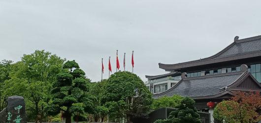 为了这碗心仪的桂林米粉，咱们到榕湖饭店喝