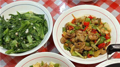 忙碌一天后跟朋友们一起出去搓一顿下饭菜
