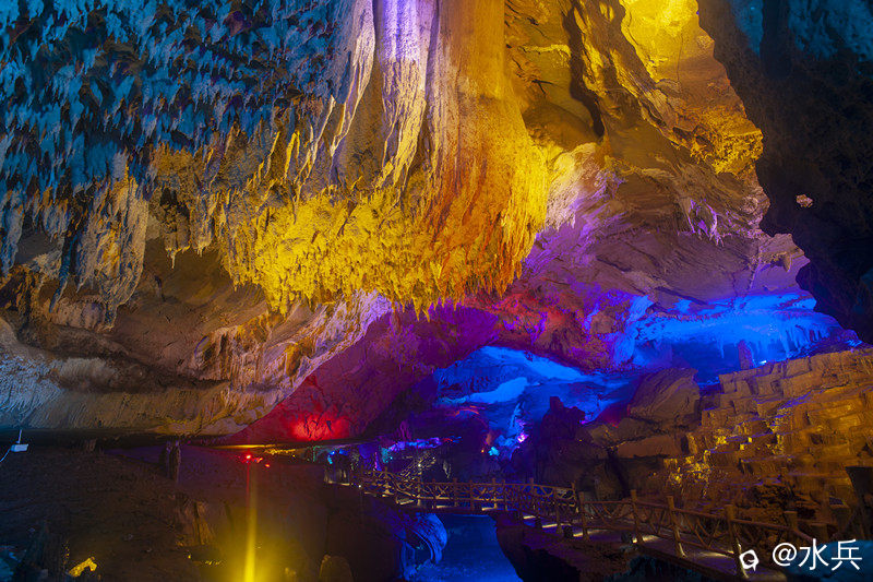 神奇五彩斑斓溶洞组照（二）.jpg