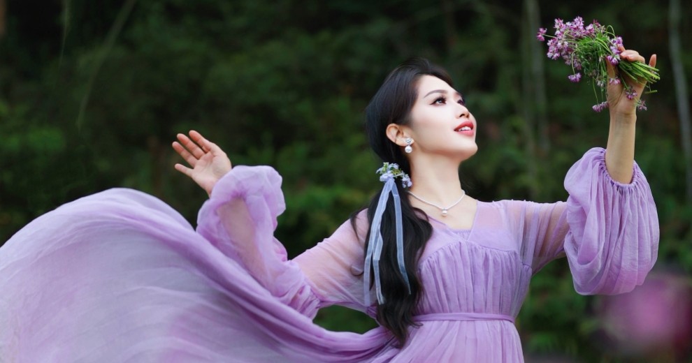 誤入紫色秘境，把春天揉進溫柔的風里