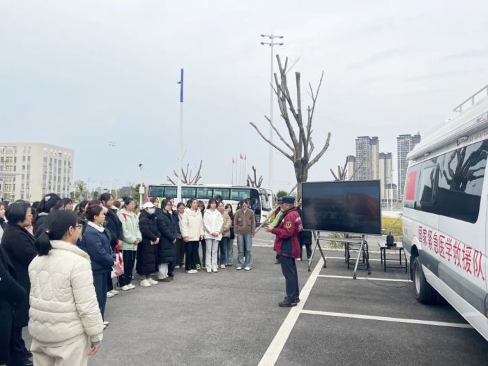 添加.jpg