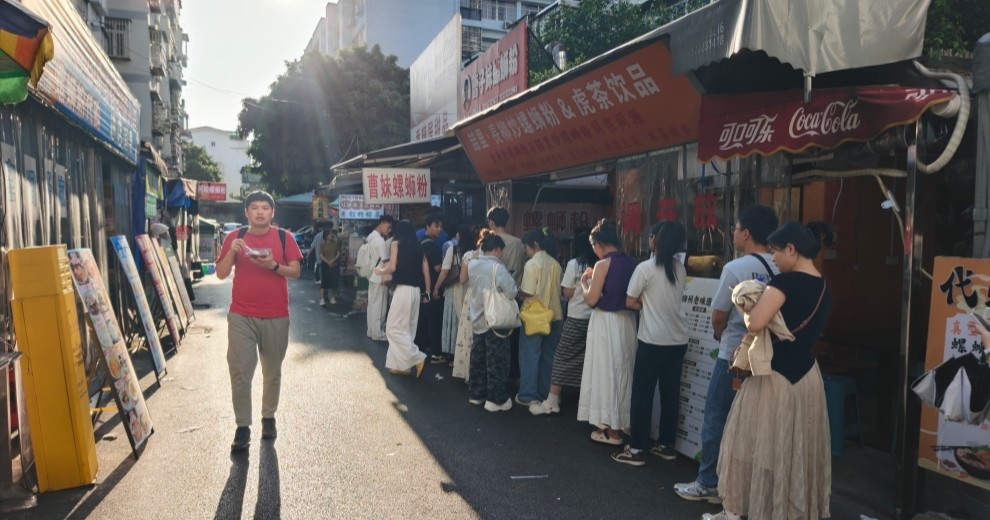 这家网红店模式有点意思，带活了整条街