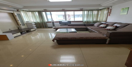 叠彩区回龙小区三房二厅二卫，精装修116平方55万，送家具