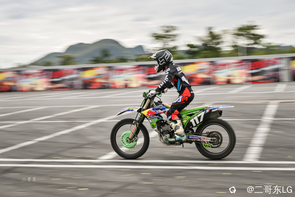 超华特技飞车秀 (3).jpg