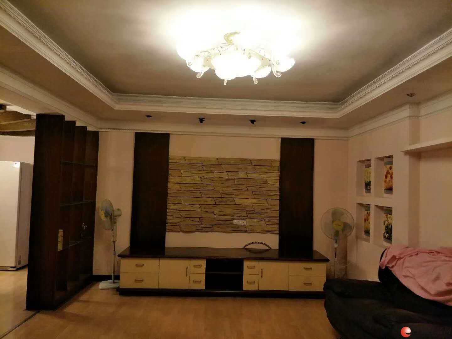 L�л�Сѧ�� �������̻Ի��ԣ��ⶫ·(ƽ̨�϶�¥)����������һ����120ƽ��