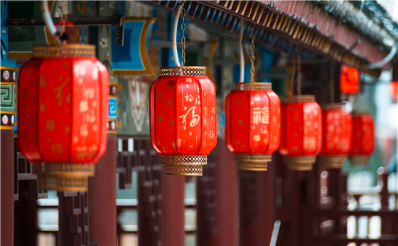 眼前的那一抹紅