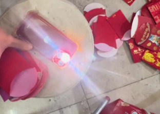 男子分享紅包&ldquo;撿漏&rdquo;妙招，成功在拆過(guò)的紅包中找到漏網(wǎng)之魚(yú)！網(wǎng)友：過(guò)安檢都沒(méi)這么認(rèn)真過(guò)