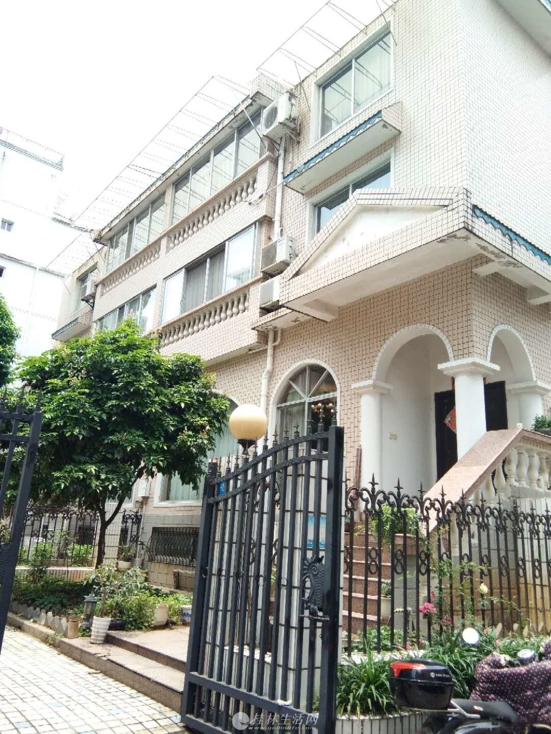 ������  �ƽ���С�� ����һ�� 380ƽ  330�� �����е�