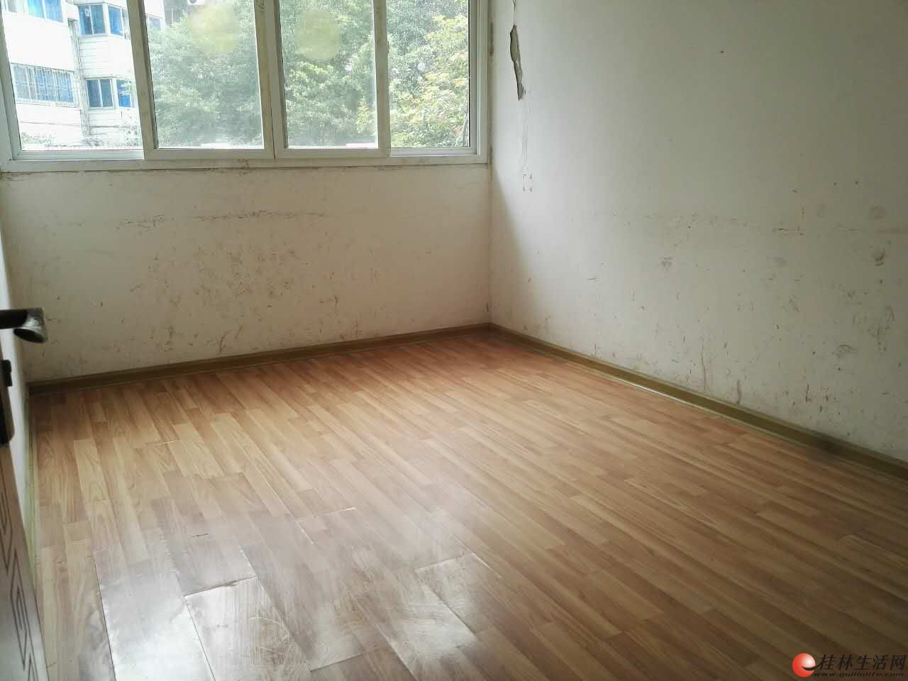 999���ͼ۳��ۣ����绨԰  3��2��1�� 94ƽ  ��װ  45�� ��Կ��