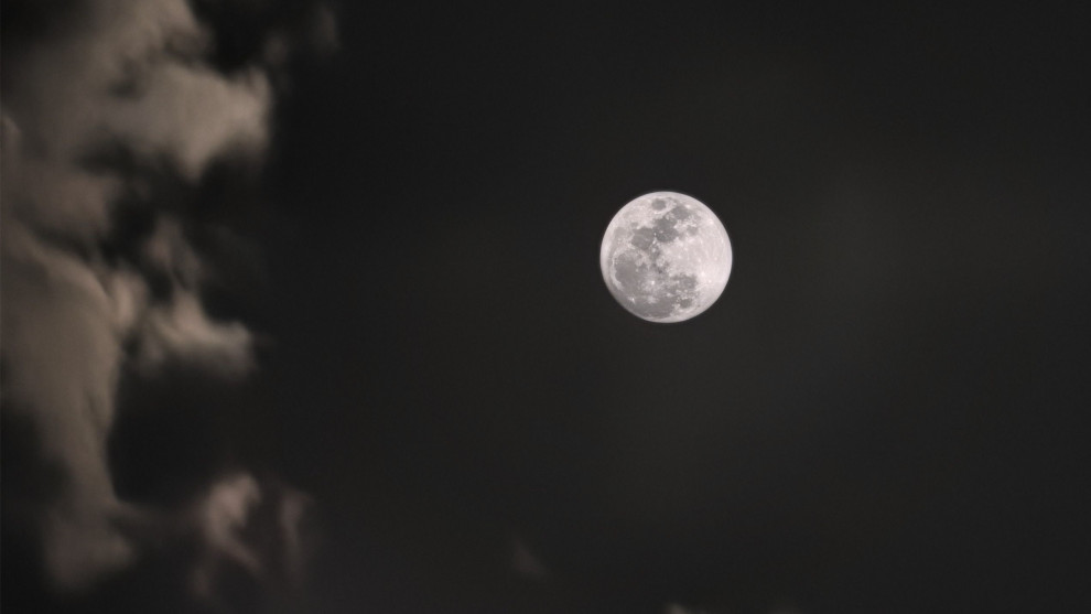 举头望明月，今晚桂林的月亮很美