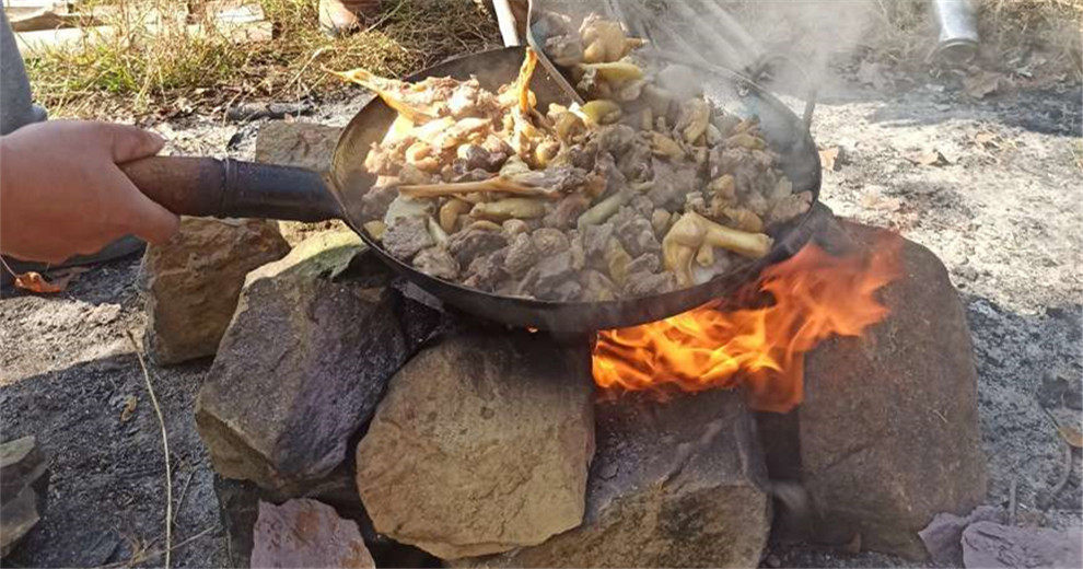 人少水清乌桕红，在九屋野炊真是太哇塞了