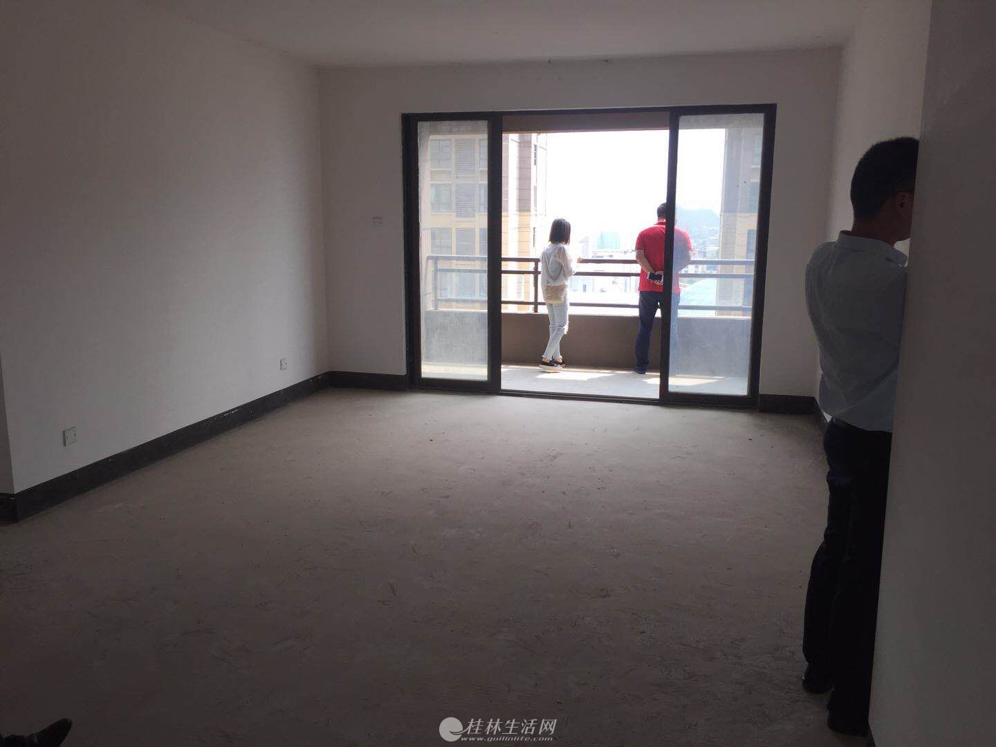 ����Ա���ﻪ��14¥���۷� ����סլ  8500���ۣ���ˮ3�� ���Ը�4�� ���Դ���