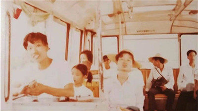 老照片：穿越回1983年的桂林公交车上