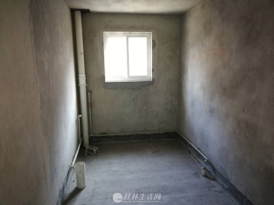 ������ �����㳡 ����С�� 142ƽ 81�� 3��2��2�� ë��