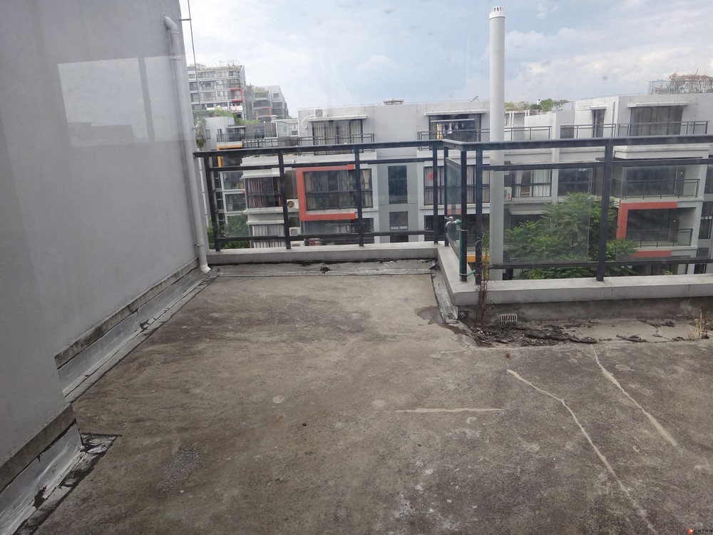 R��̩�� 80ƽ�� ��װ ������ʽ¥+��¶̨ 2000/�¼���