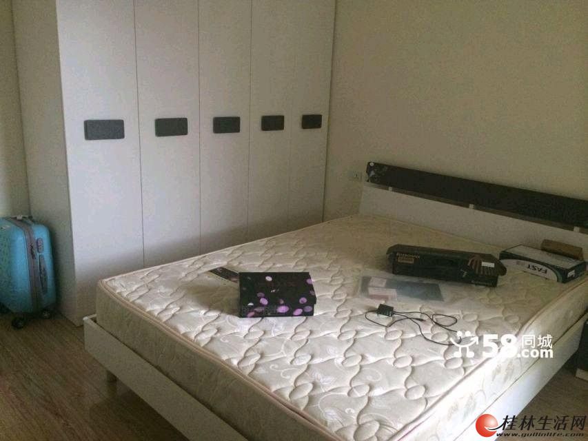 �����ݡ����͹��ʹ��ݡ���װ3�� ��ס���� 2500/��  �� ���ͷ��� �ϱ�ͨ͸ ��