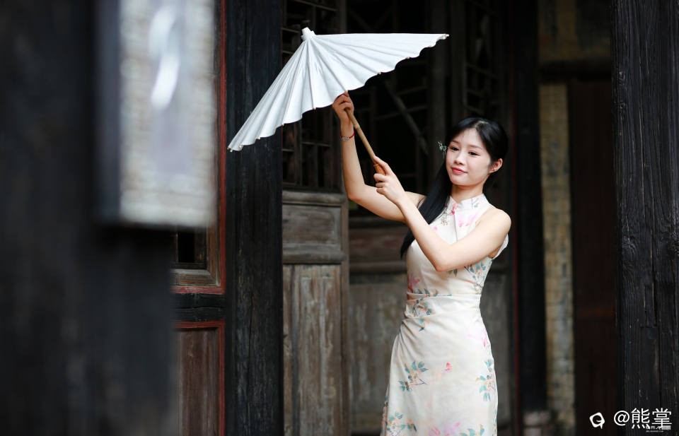 九月江头村人像