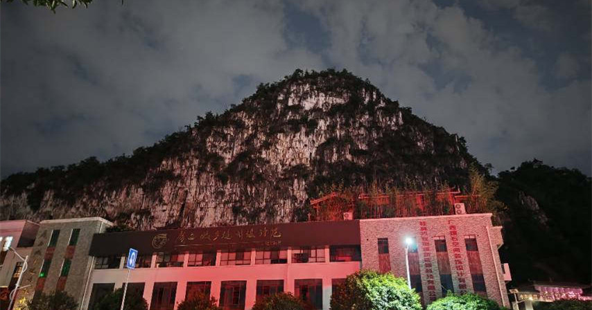 发现了一座在桂林市区的一马画山