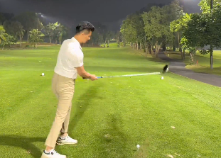 《猫和老鼠》诚不欺我！服务员：打多少？顾客：先来两亩！网友：你好，高尔夫球场不让犁地