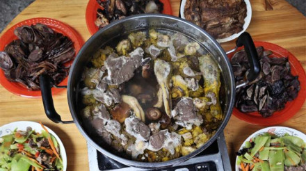 春節(jié)團(tuán)圓飯?jiān)趺茨軟]有它？